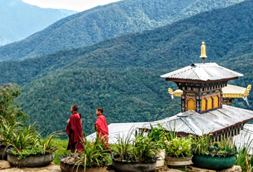 Sabbatical - Auszeit vom beruflichen Alltag (Teil 2) - 7 Monate in die weite Welt_Bergkloster-Bhutan-2018_small 